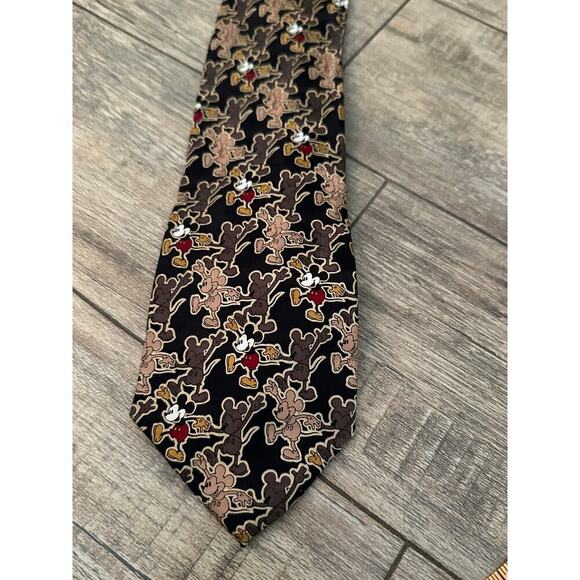 Mickey & Co Casual Van Heusen Mickey Mouse Atlas Design Print Tie Necktie - Picture 2 of 3